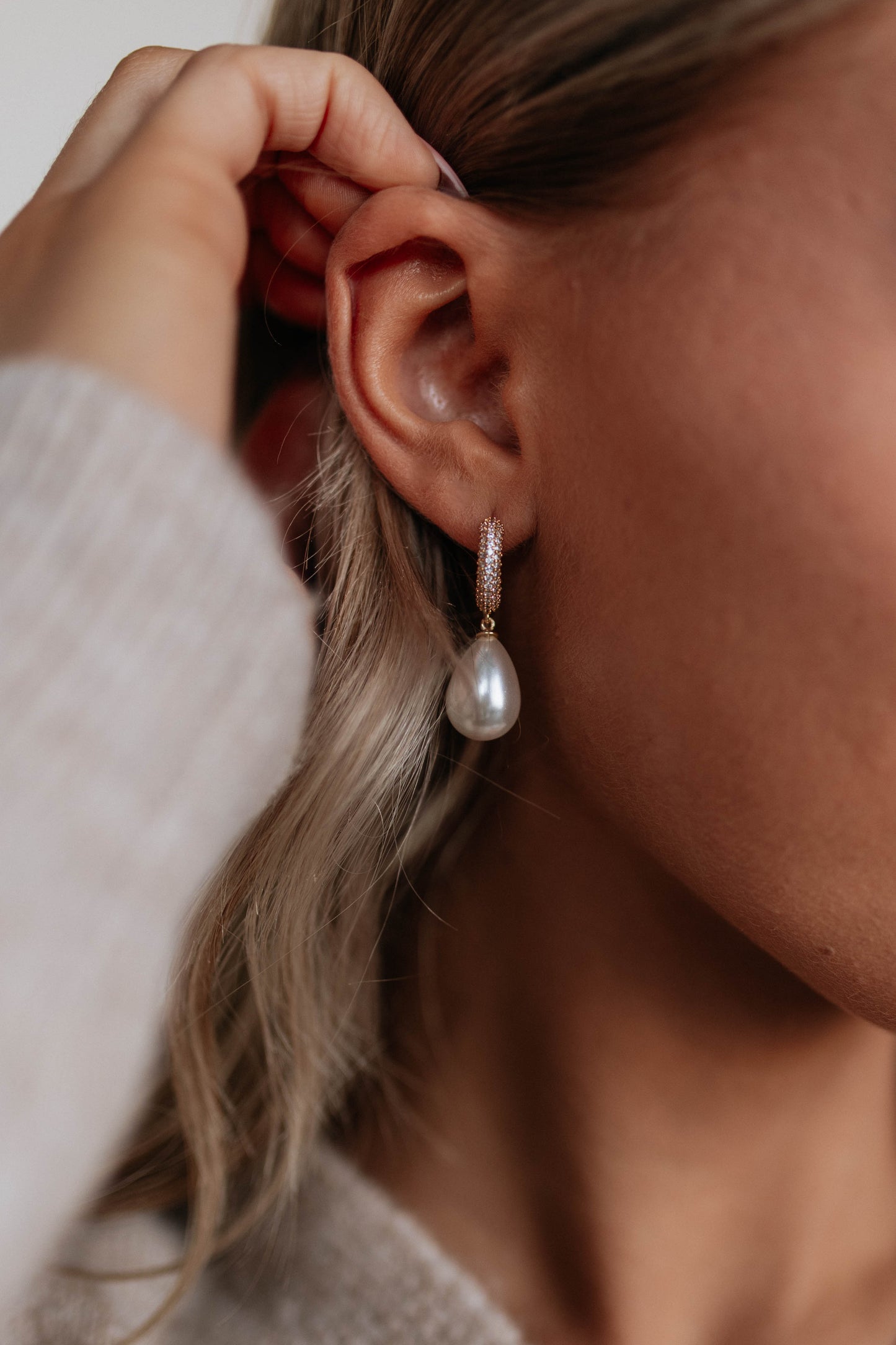 Lora Pearl Earrings