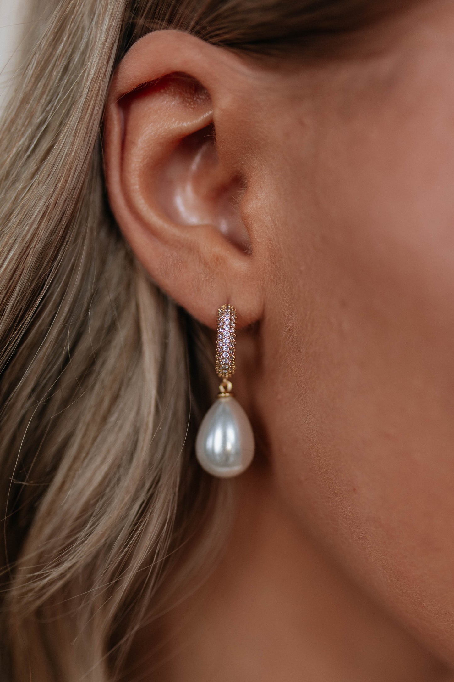 Lora Pearl Earrings