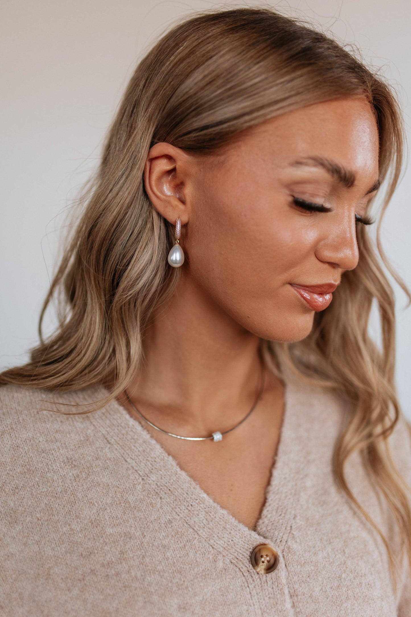 Lora Pearl Earrings